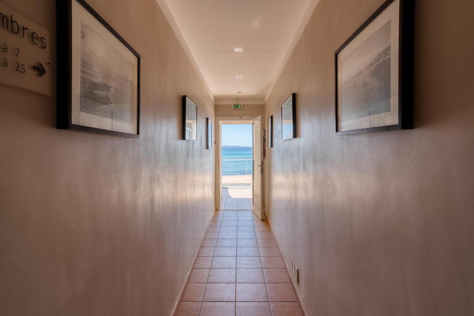 Roc Hotel - Hotel 4 Etoiles Les Pieds Dans L'Eau Le Lavandou Εξωτερικό φωτογραφία