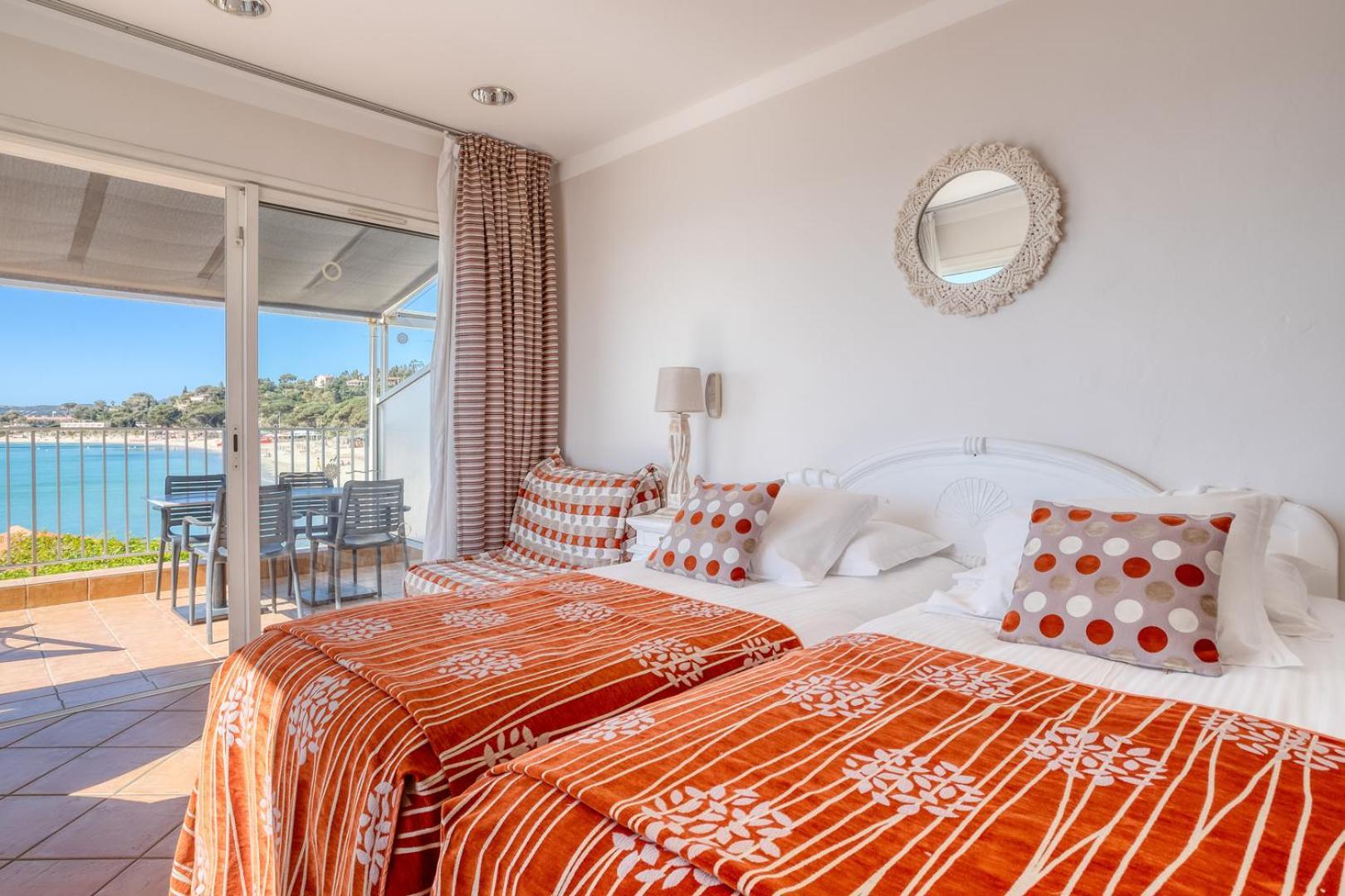 Roc Hotel - Hotel 4 Etoiles Les Pieds Dans L'Eau Le Lavandou Εξωτερικό φωτογραφία