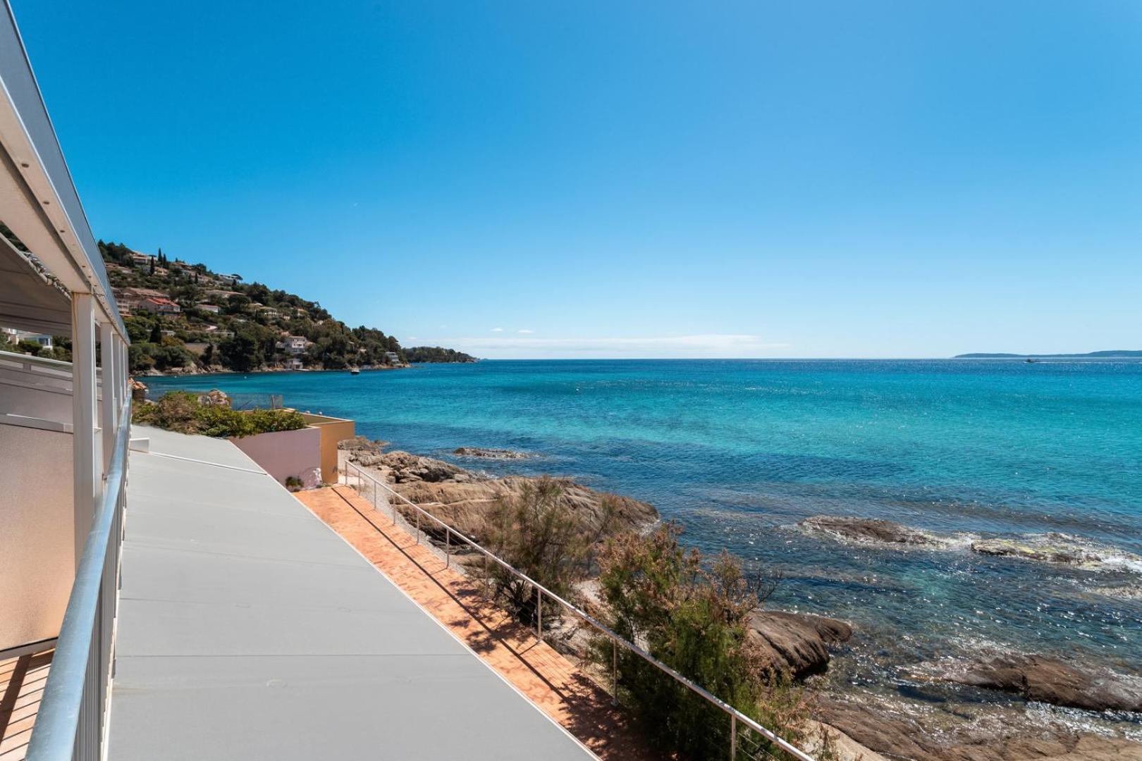 Roc Hotel - Hotel 4 Etoiles Les Pieds Dans L'Eau Le Lavandou Εξωτερικό φωτογραφία