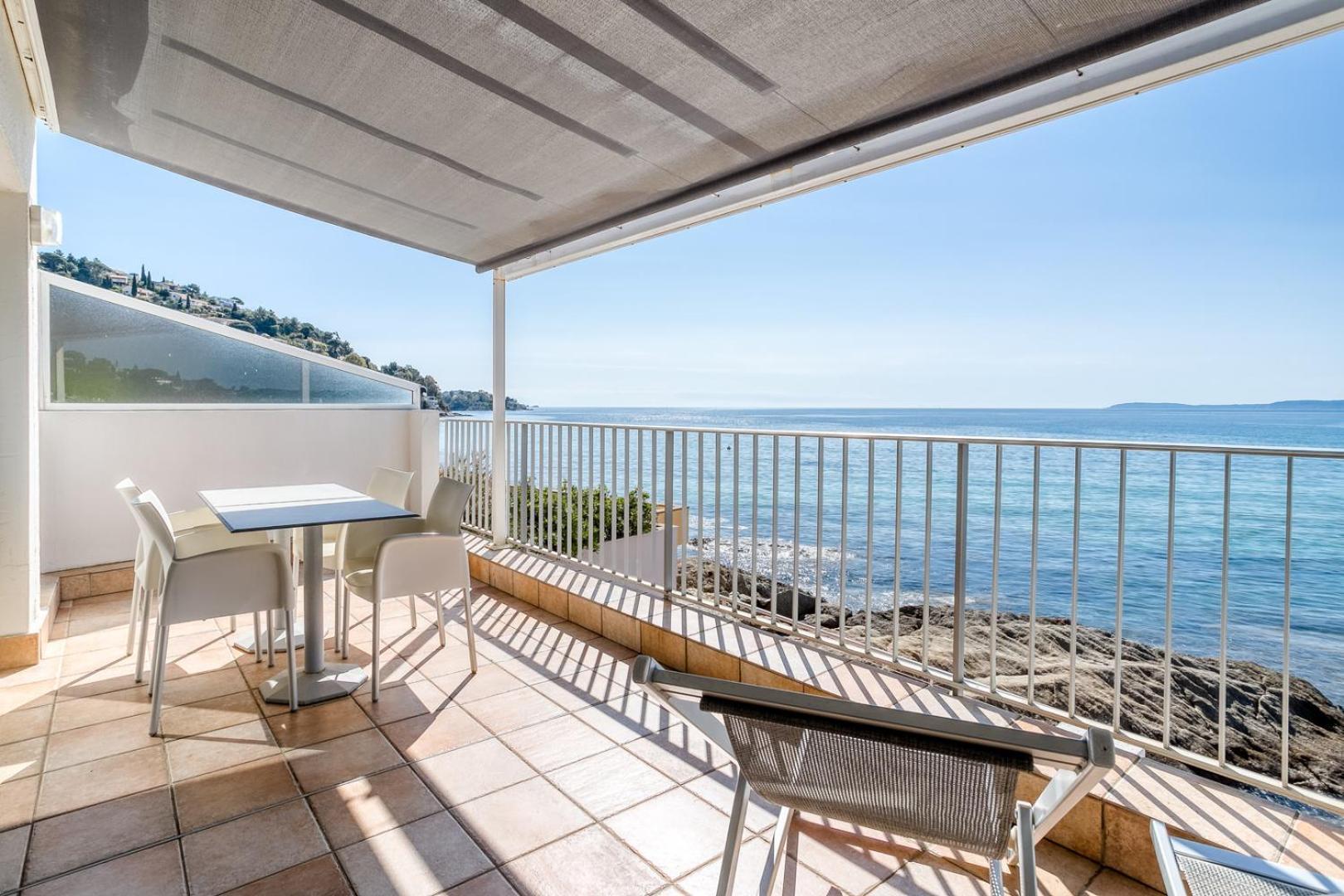 Roc Hotel - Hotel 4 Etoiles Les Pieds Dans L'Eau Le Lavandou Εξωτερικό φωτογραφία