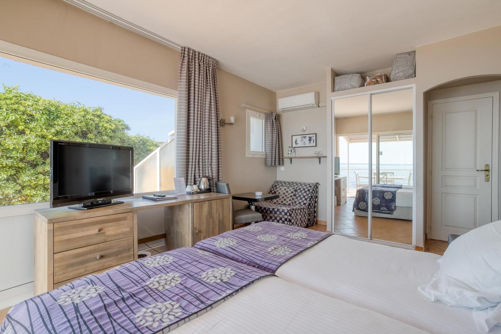 Roc Hotel - Hotel 4 Etoiles Les Pieds Dans L'Eau Le Lavandou Εξωτερικό φωτογραφία